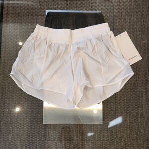 NWT Lululemon Hotty Hot LR Short 4" Lined